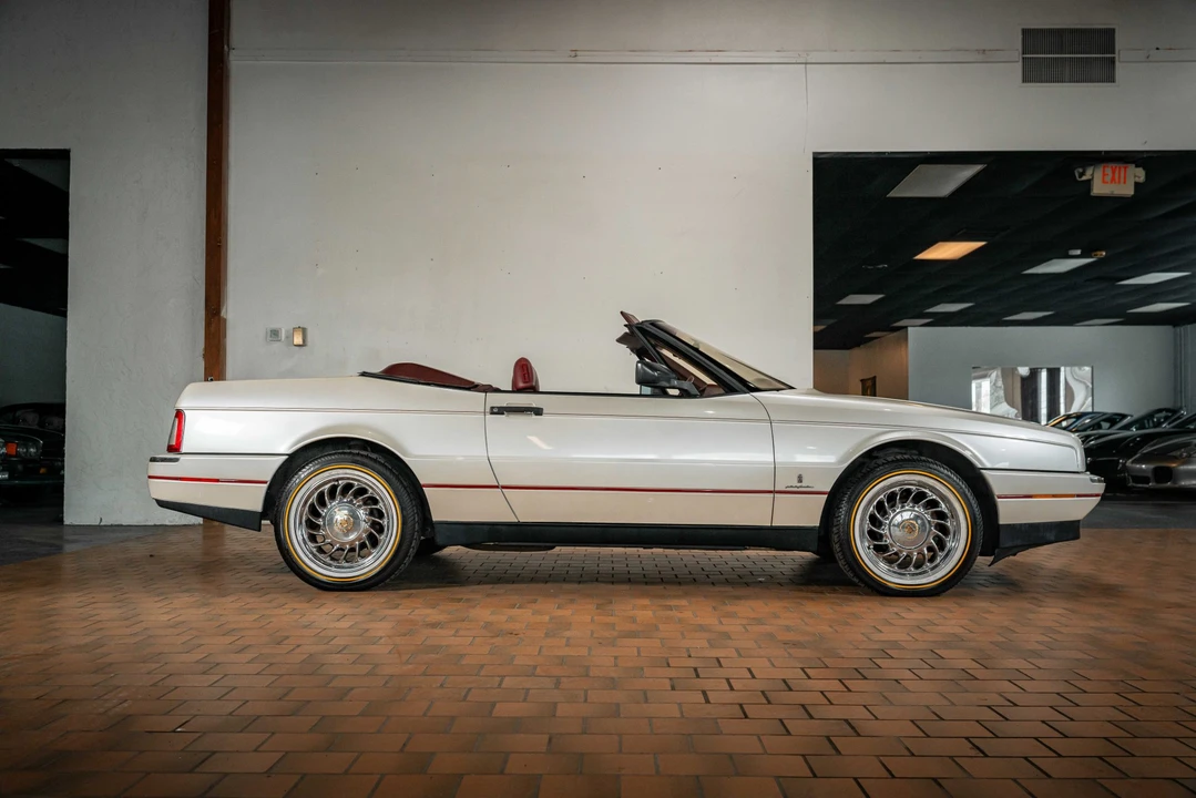 1989 Cadillac Allante - Image 25 of 31