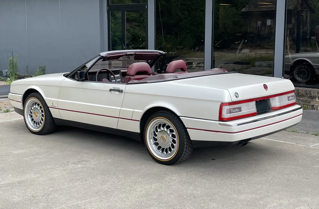 1989 Cadillac Allante - Image 30 of 31
