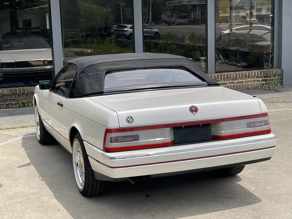 1989 Cadillac Allante - Image 11 of 31
