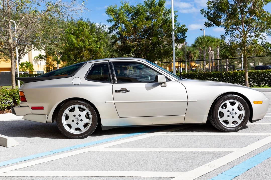 1989 Porsche 944 Turbo - Image 12 of 31