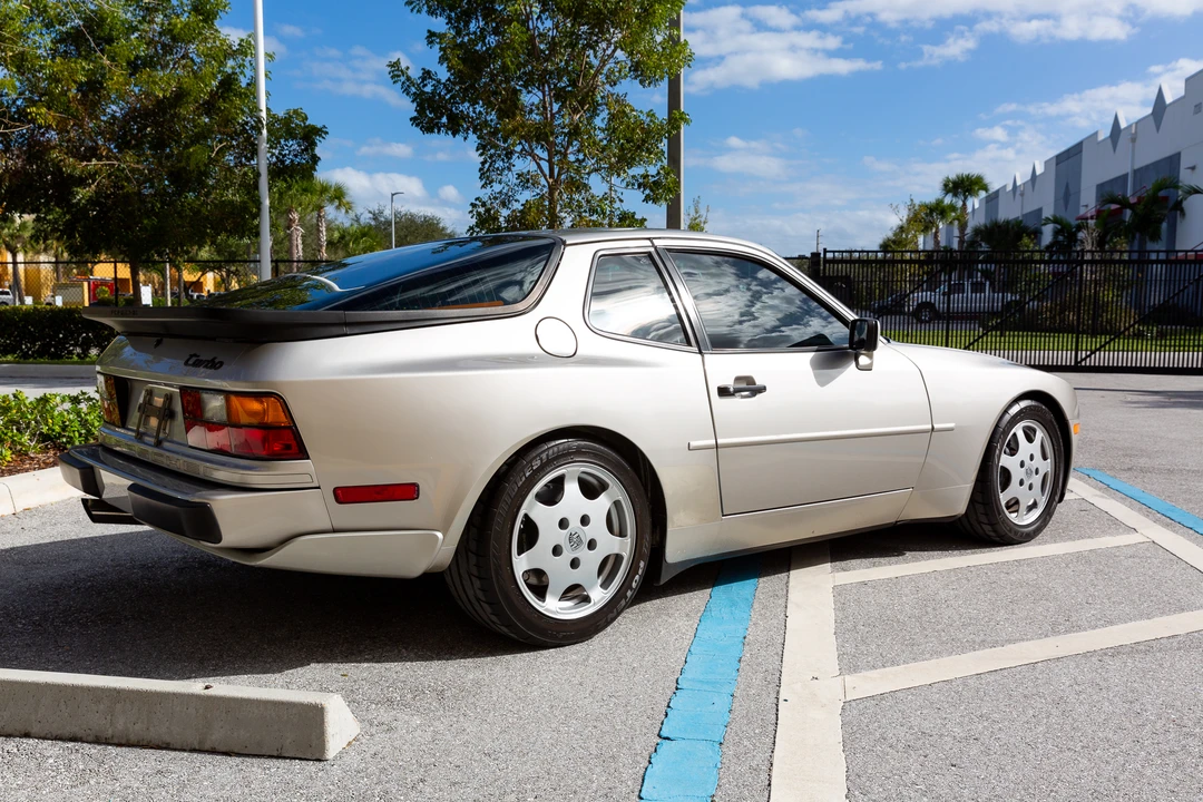 1989 Porsche 944 Turbo - Image 11 of 31