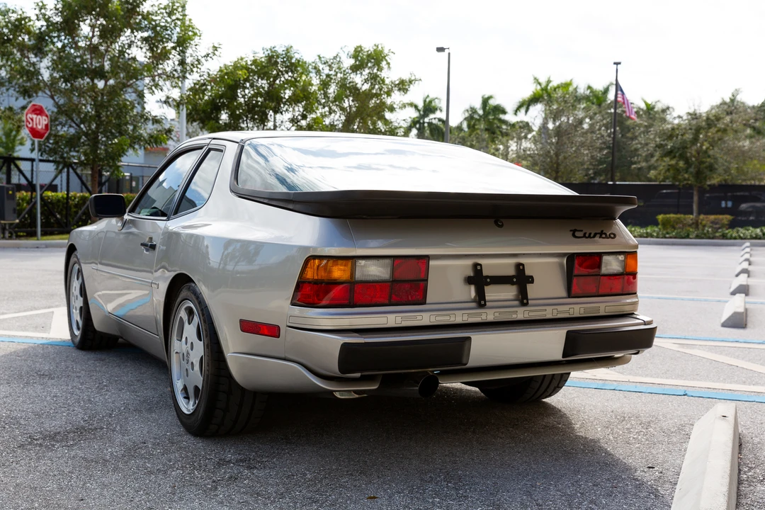 1989 Porsche 944 Turbo - Image 8 of 31