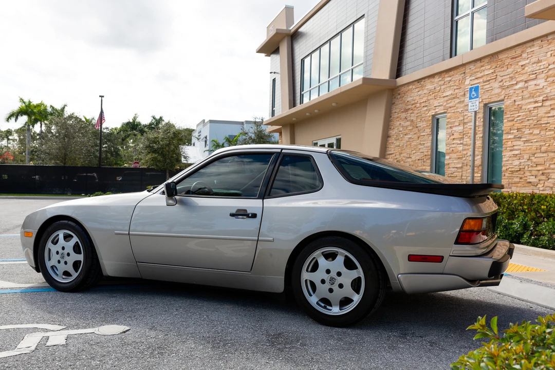 1989 Porsche 944 Turbo - Image 7 of 31