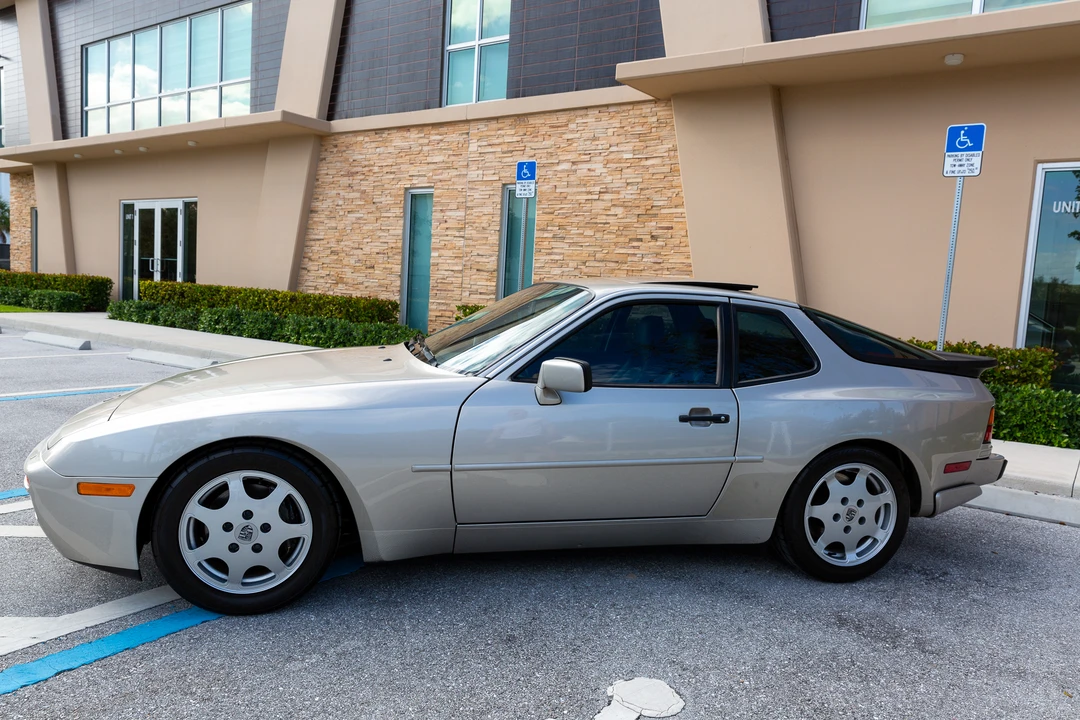 1989 Porsche 944 Turbo - Image 5 of 31
