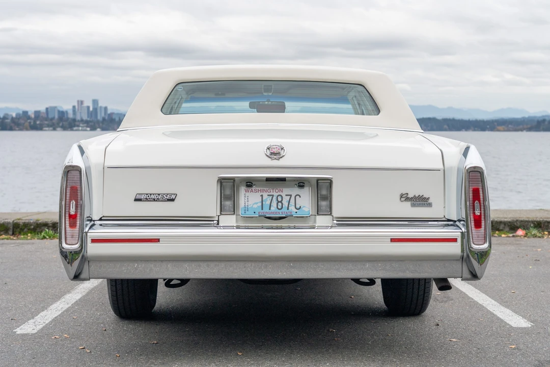 1990 Cadillac Brougham - Image 9 of 31