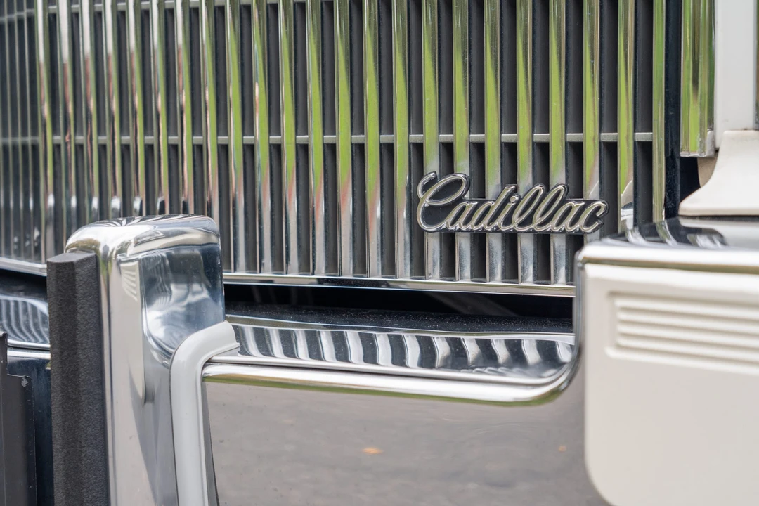 1990 Cadillac Brougham - Image 19 of 31