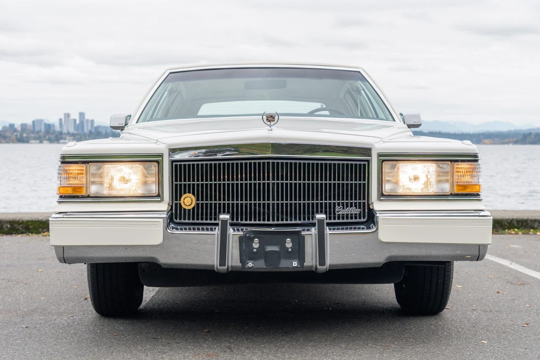 1990 Cadillac Brougham - Image 4 of 31