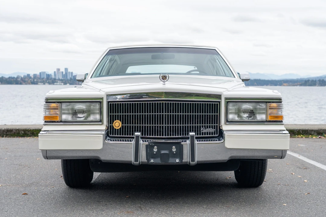 1990 Cadillac Brougham - Image 5 of 31