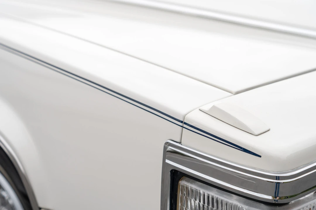 1990 Cadillac Brougham - Image 13 of 31