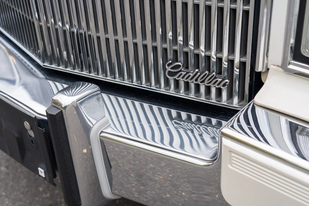 1990 Cadillac Brougham - Image 20 of 31