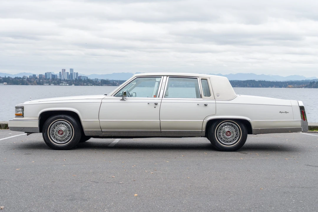 1990 Cadillac Brougham - Image 11 of 31