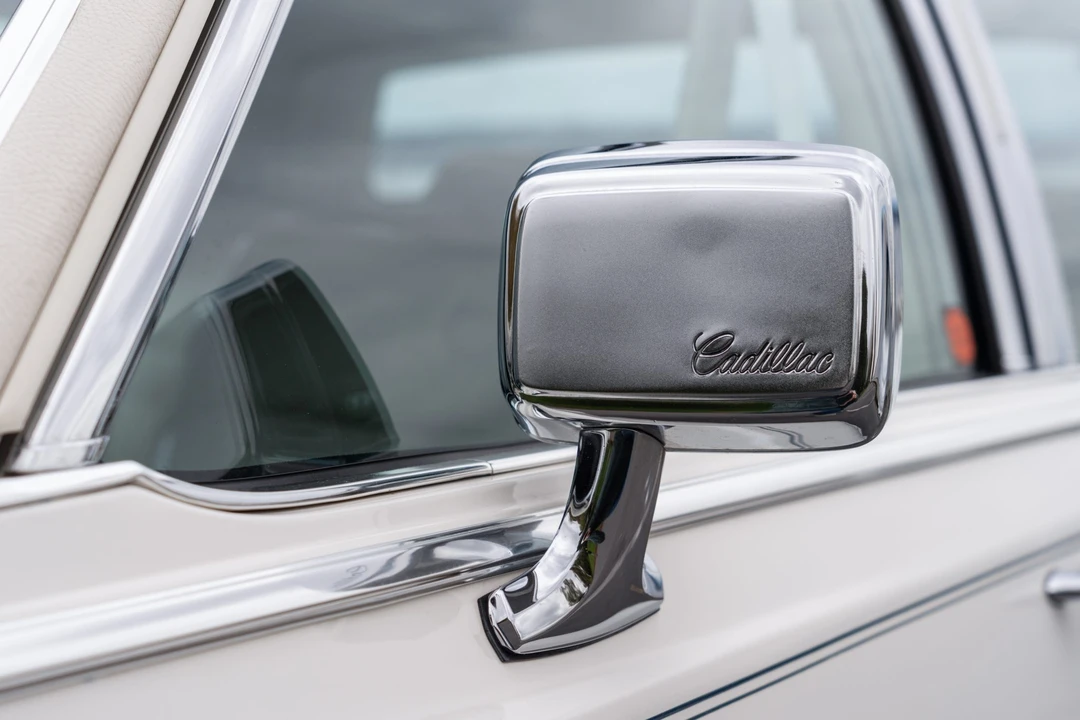 1990 Cadillac Brougham - Image 29 of 31