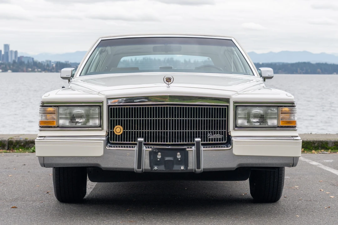 1990 Cadillac Brougham - Image 12 of 31