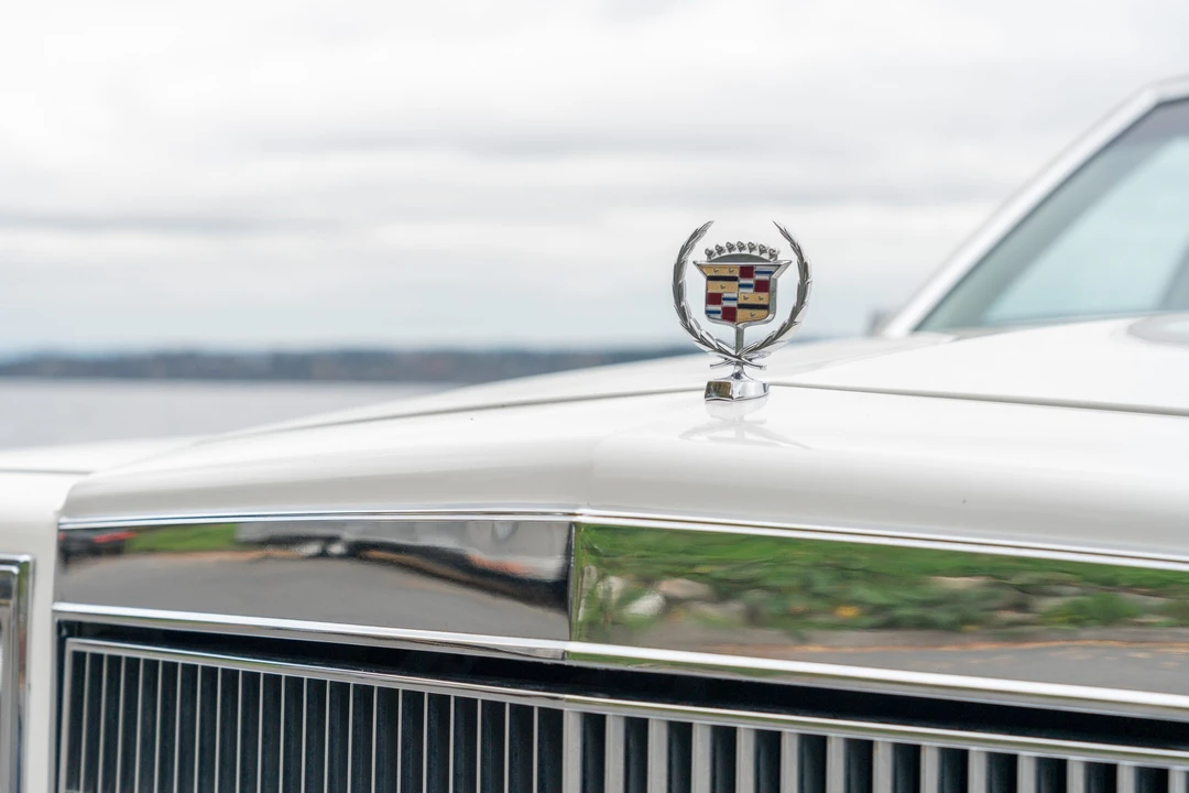 1990 Cadillac Brougham - Image 17 of 31