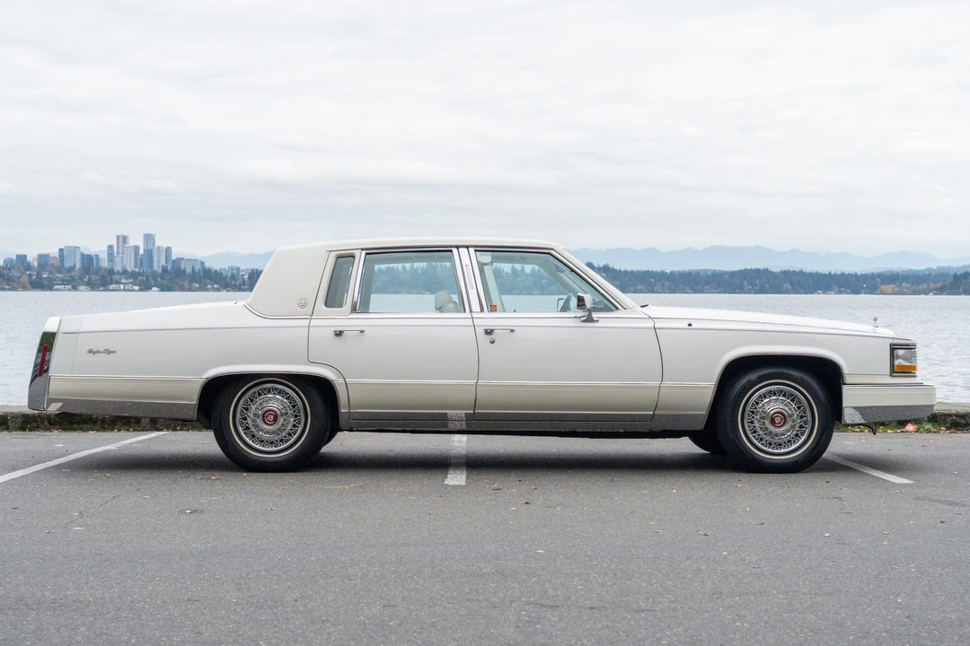 1990 Cadillac Brougham - Image 7 of 31