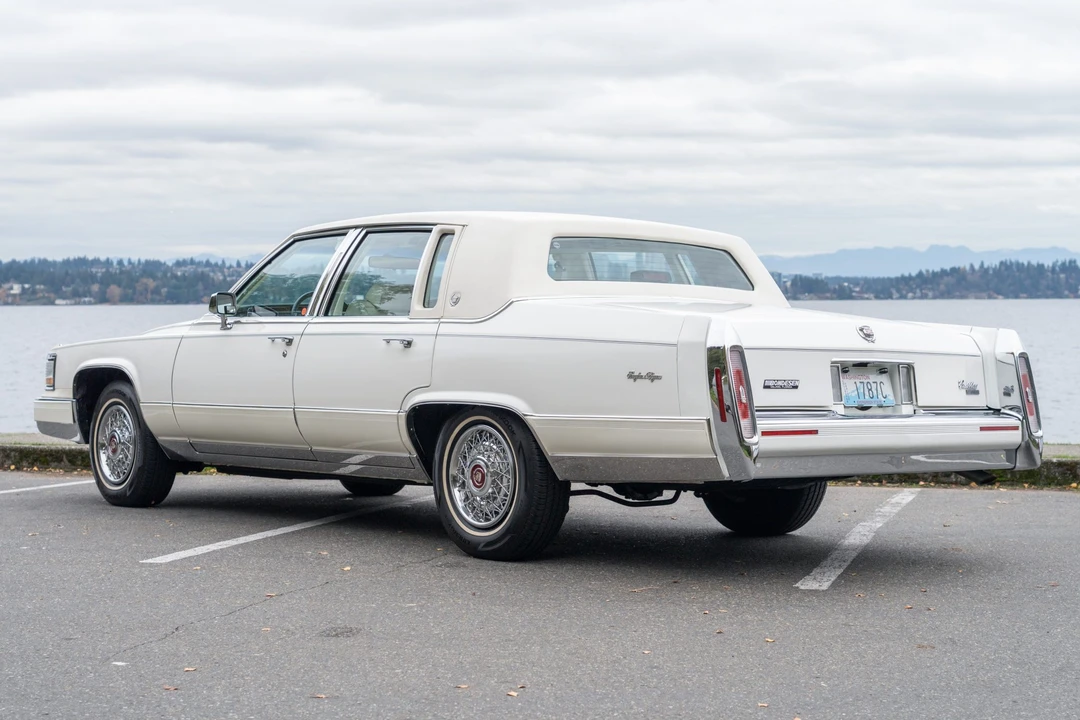 1990 Cadillac Brougham - Image 10 of 31