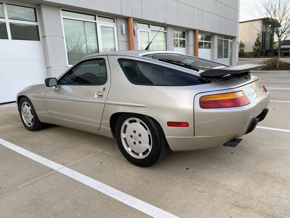1990 Porsche 928 S4 - Image 14 of 31