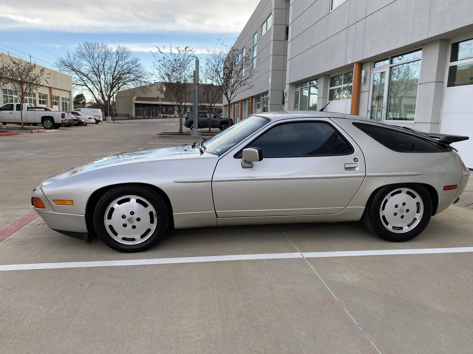 1990 Porsche 928 S4 - Image 9 of 31