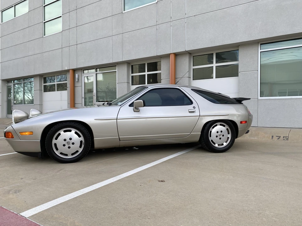 1990 Porsche 928 S4 - Image 11 of 31