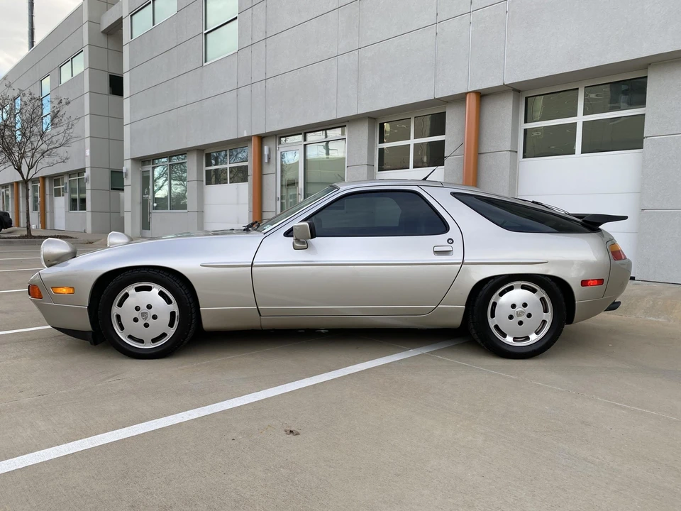 1990 Porsche 928 S4 - Image 13 of 31