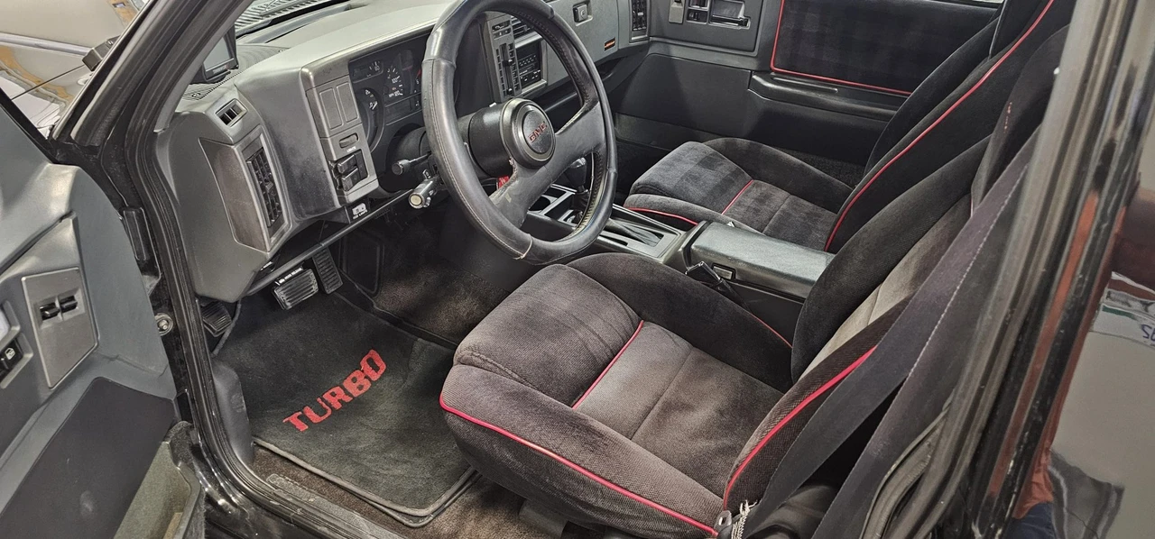 1991 GMC Syclone - Image 28 of 31