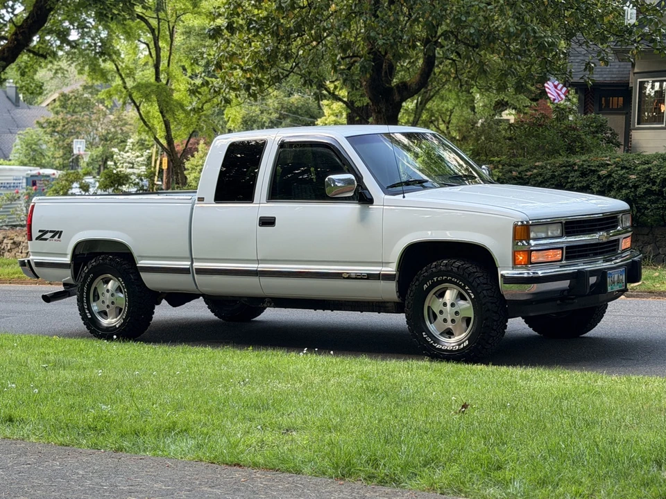 1994 Chevrolet C/K - Image 9 of 31