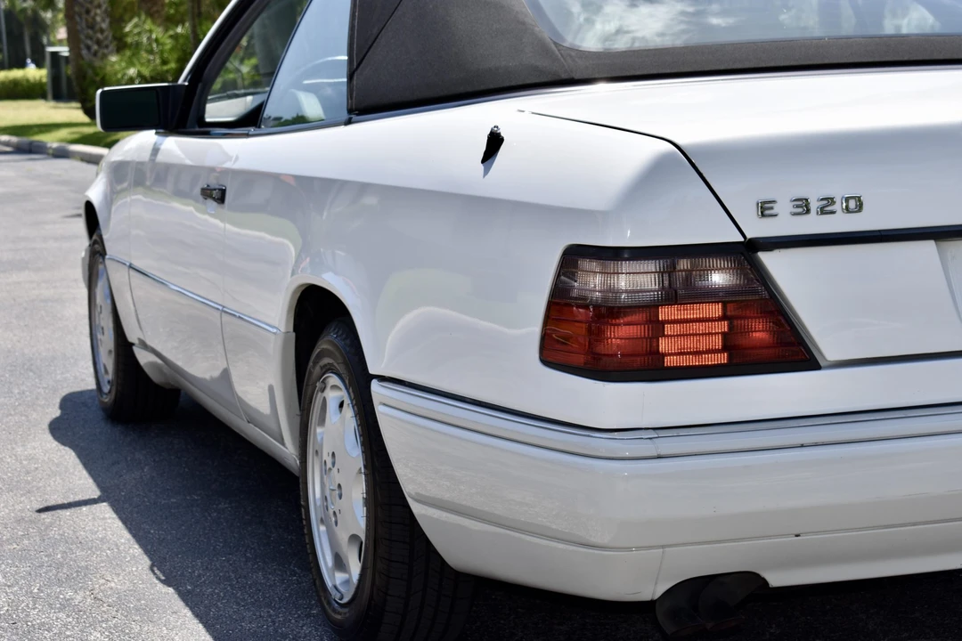 1994 Mercedes-Benz W124 E-Class - Image 25 of 31