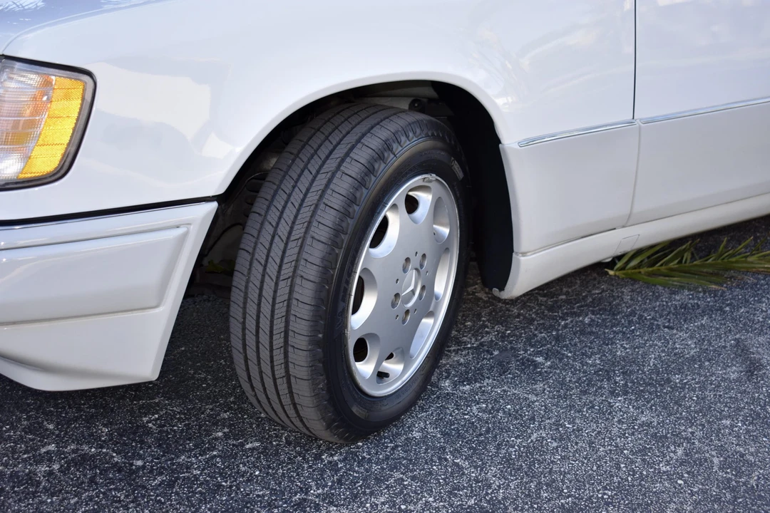 1994 Mercedes-Benz W124 E-Class - Image 19 of 31