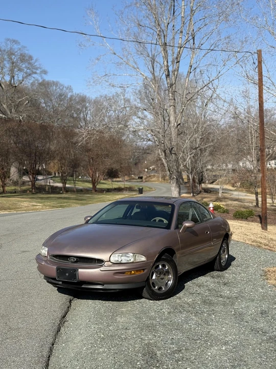 1995 Buick Riviera 8th Gen - Image 3 of 31