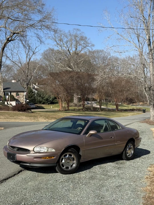 1995 Buick Riviera 8th Gen - Image 4 of 31