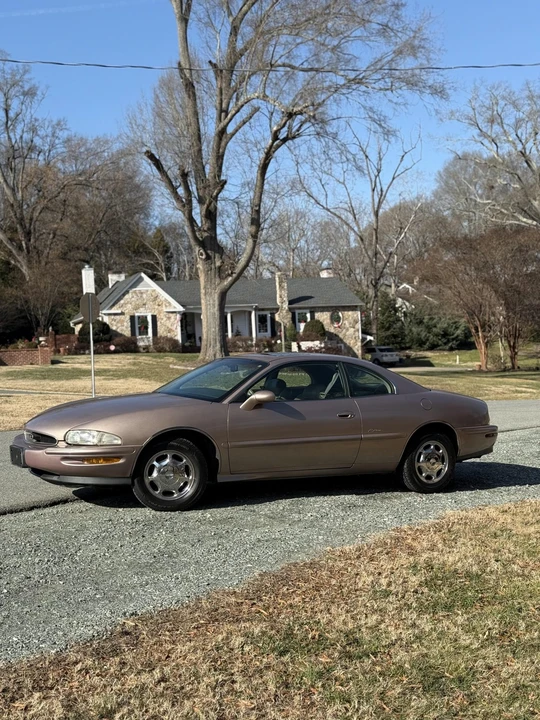 1995 Buick Riviera 8th Gen - Image 6 of 31