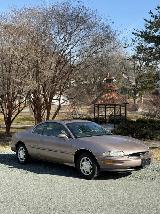 1995 Buick Riviera 8th Gen - Image 19 of 31