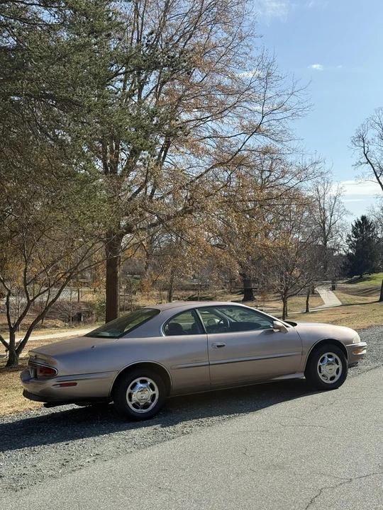1995 Buick Riviera 8th Gen - Image 17 of 31