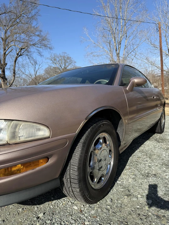 1995 Buick Riviera 8th Gen - Image 24 of 31