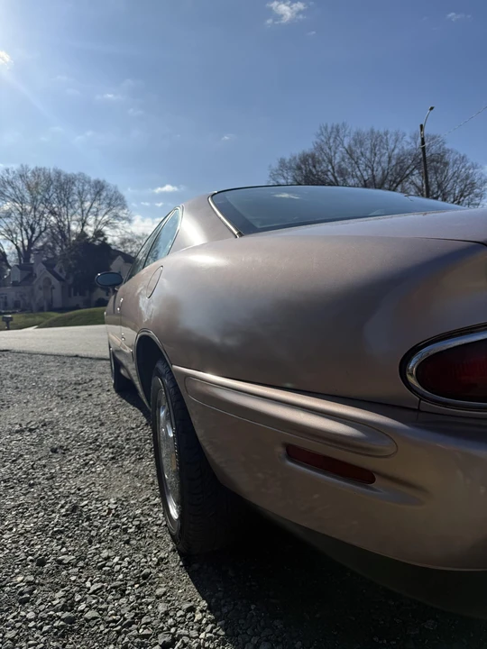 1995 Buick Riviera 8th Gen - Image 26 of 31