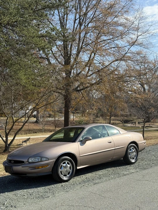 1995 Buick Riviera 8th Gen - Image 5 of 31