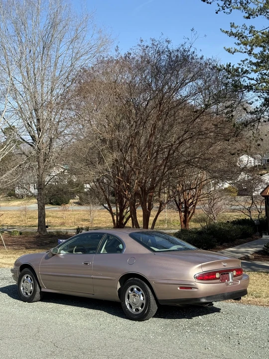 1995 Buick Riviera 8th Gen - Image 8 of 31