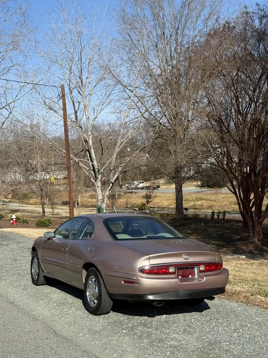 1995 Buick Riviera 8th Gen - Image 11 of 31