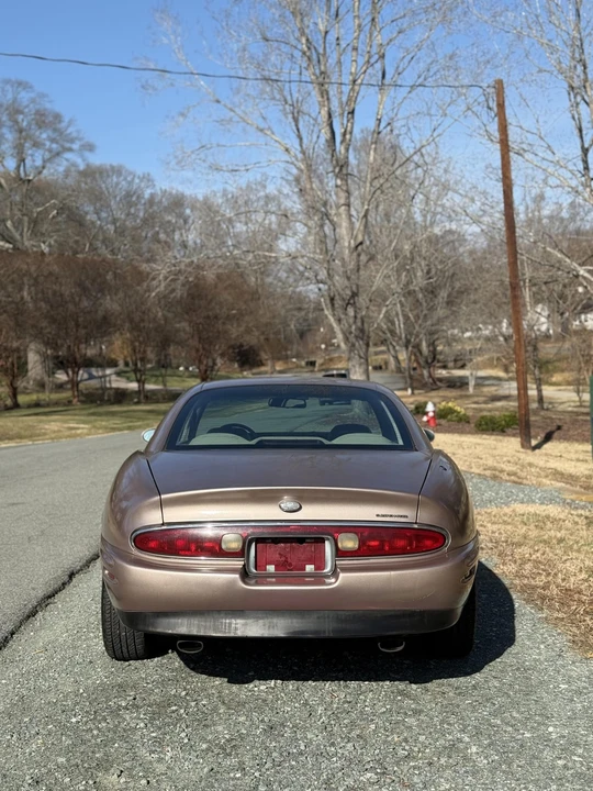 1995 Buick Riviera 8th Gen - Image 13 of 31