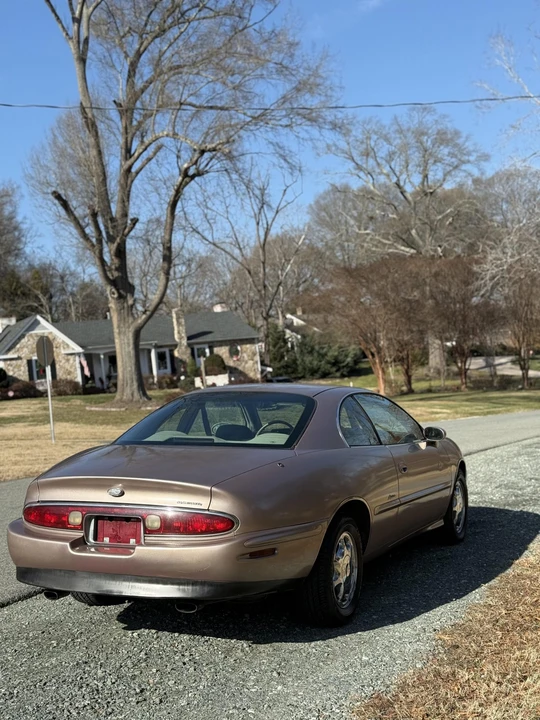 1995 Buick Riviera 8th Gen - Image 14 of 31