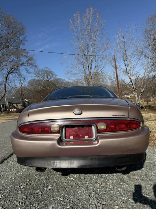 1995 Buick Riviera 8th Gen - Image 27 of 31