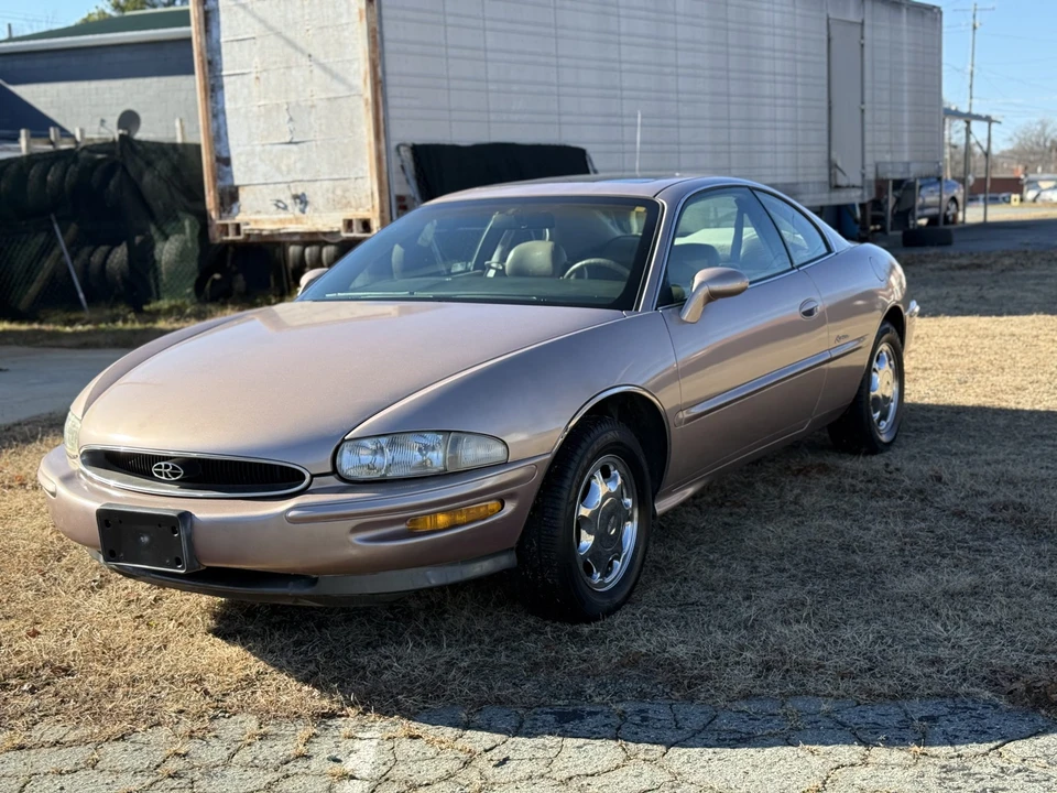1995 Buick Riviera 8th Gen - Image 2 of 31