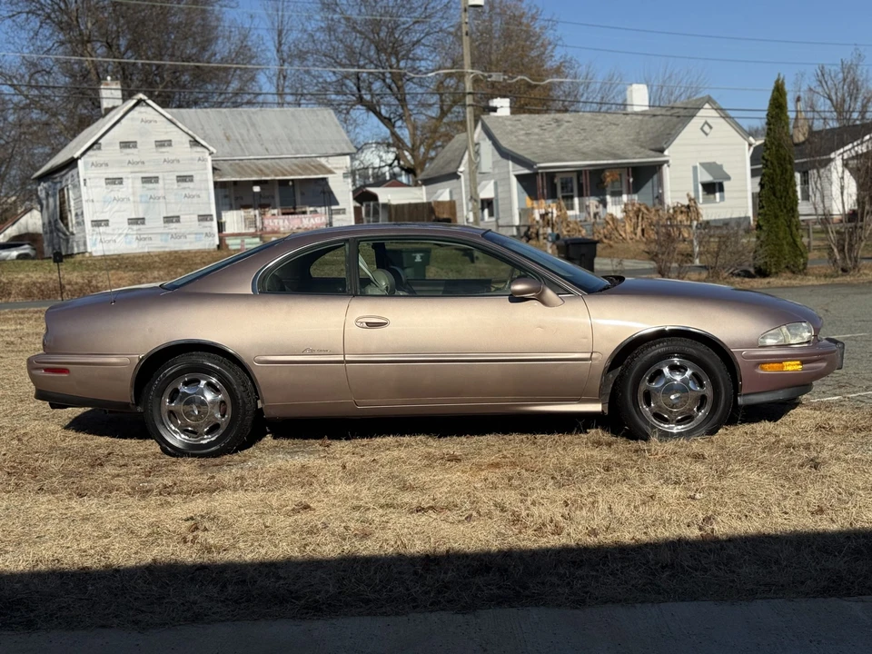 1995 Buick Riviera 8th Gen - Image 18 of 31