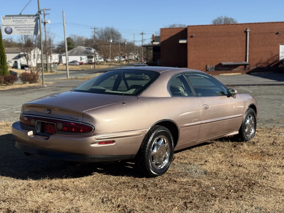 1995 Buick Riviera 8th Gen - Image 15 of 31