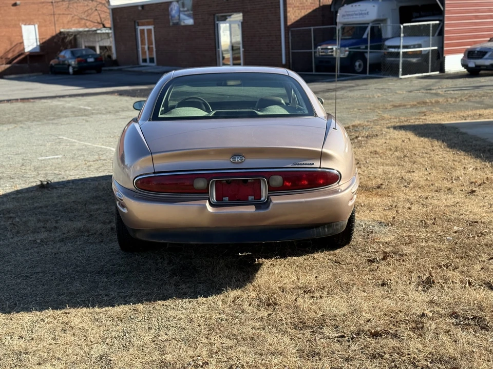1995 Buick Riviera 8th Gen - Image 12 of 31