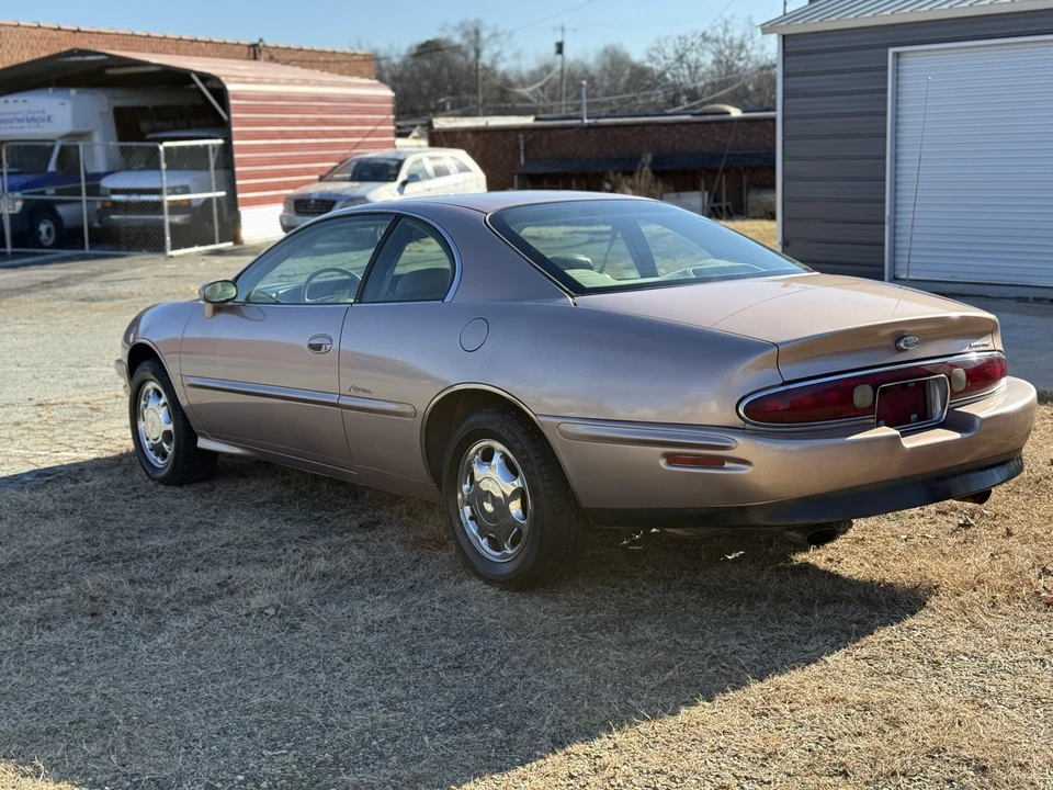 1995 Buick Riviera 8th Gen - Image 10 of 31