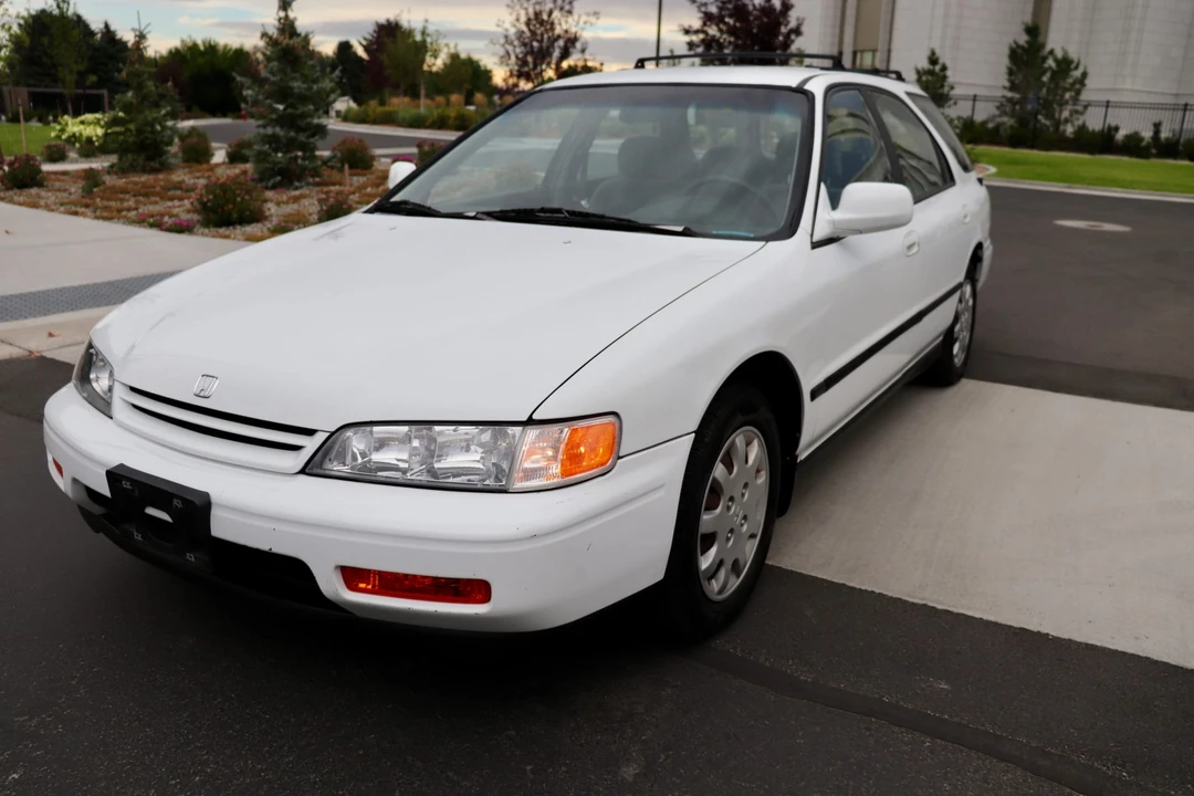 1995 Honda Accord 5th Gen - Image 16 of 31