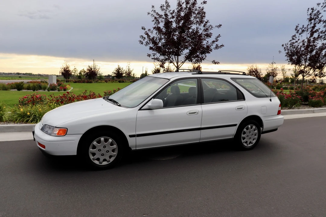 1995 Honda Accord 5th Gen - Image 2 of 31