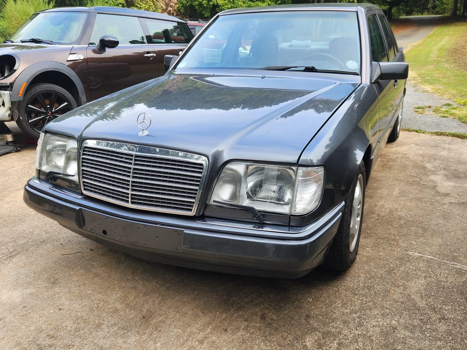 1995 Mercedes-Benz W124 E-Class - Image 2 of 31