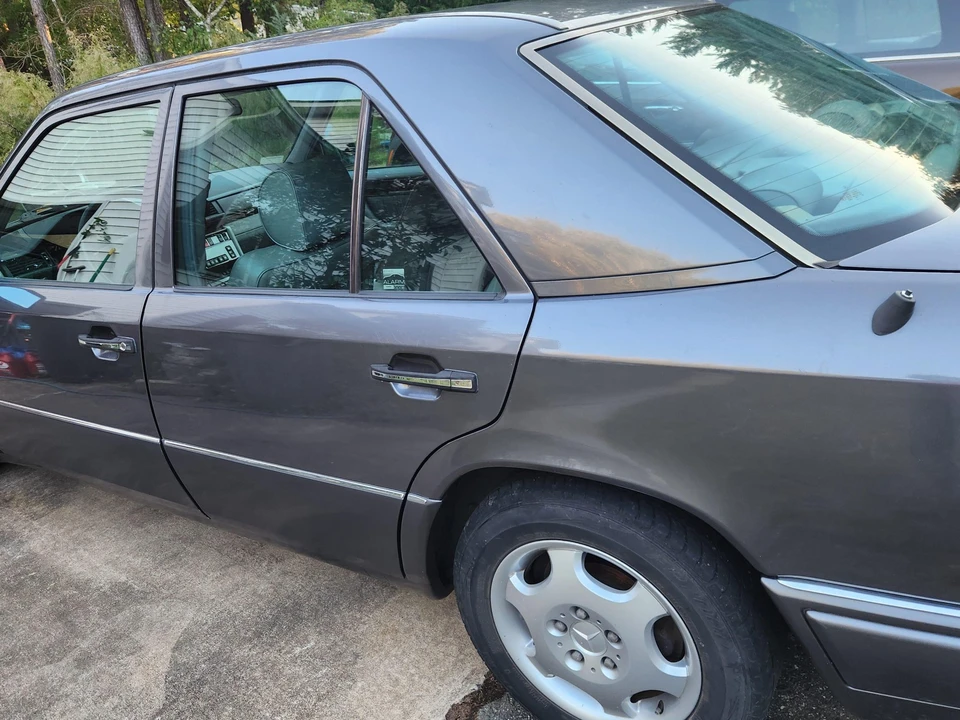 1995 Mercedes-Benz W124 E-Class - Image 16 of 31